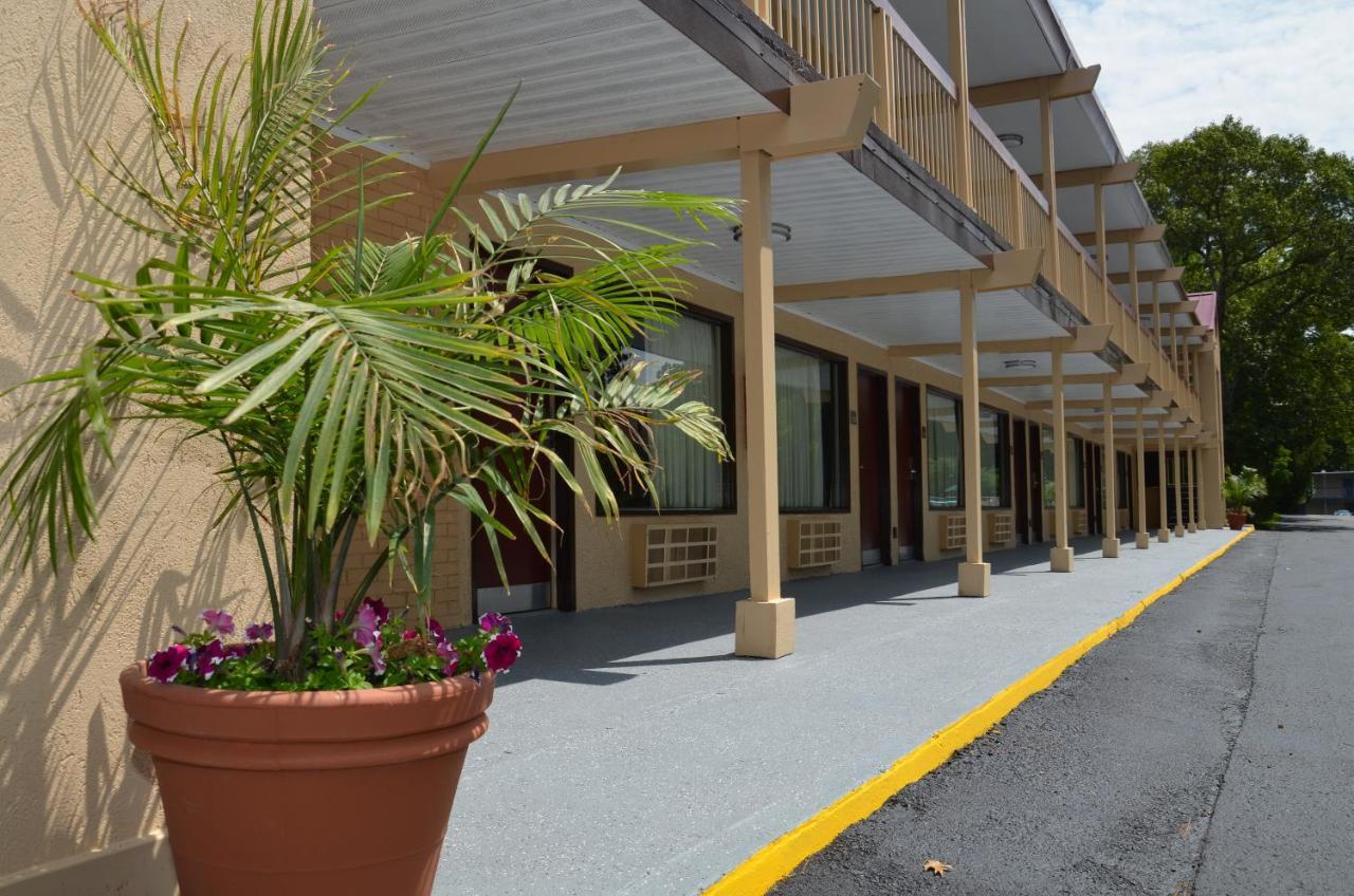 Red Roof Inn Γουίλιαμσμπεργκ Εξωτερικό φωτογραφία