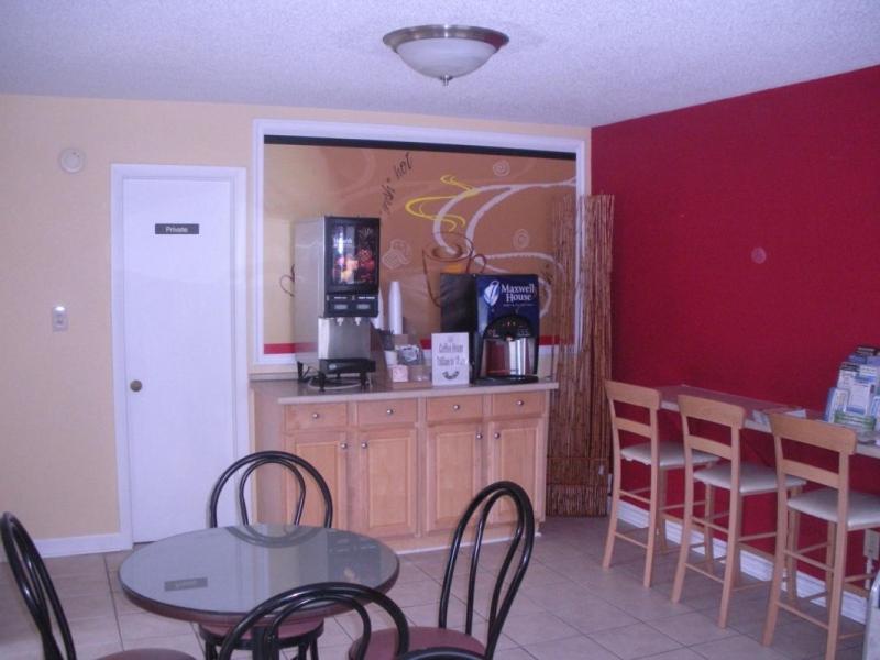 Red Roof Inn Γουίλιαμσμπεργκ Εστιατόριο φωτογραφία