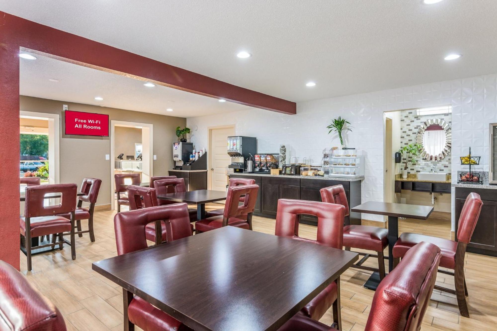 Red Roof Inn Γουίλιαμσμπεργκ Εξωτερικό φωτογραφία