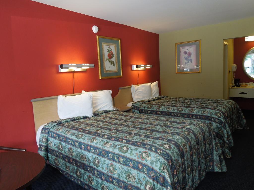 Red Roof Inn Γουίλιαμσμπεργκ Δωμάτιο φωτογραφία